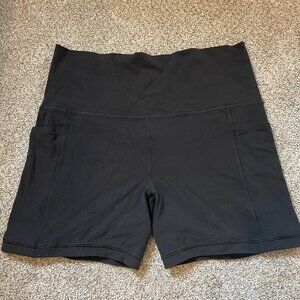 Athleta Salutation Stash Short 5" - Medium